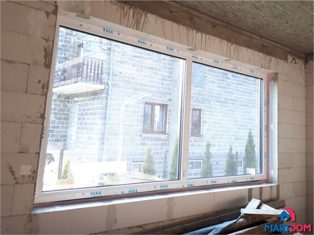 okno pcv veka 82 białe od wewnątrz z ciepłym montażem na taśmach szczelny montaż firma martdom kraków i okolice