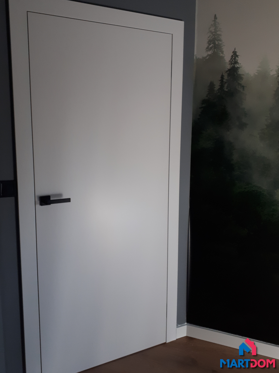 drzwi białe dre uni 10 fototapeta las ciemne wnętrze czarna klamka drzwi lakierowane bezprzylgowe z ukrytymi zawiasami