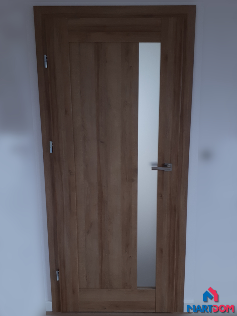 Drzwi przylgowe erkado frezja szyba pionowa model 1 w kolorze dąb okleina drzwi z montażem widoczne zawiasy srebrne drzwi Kraków