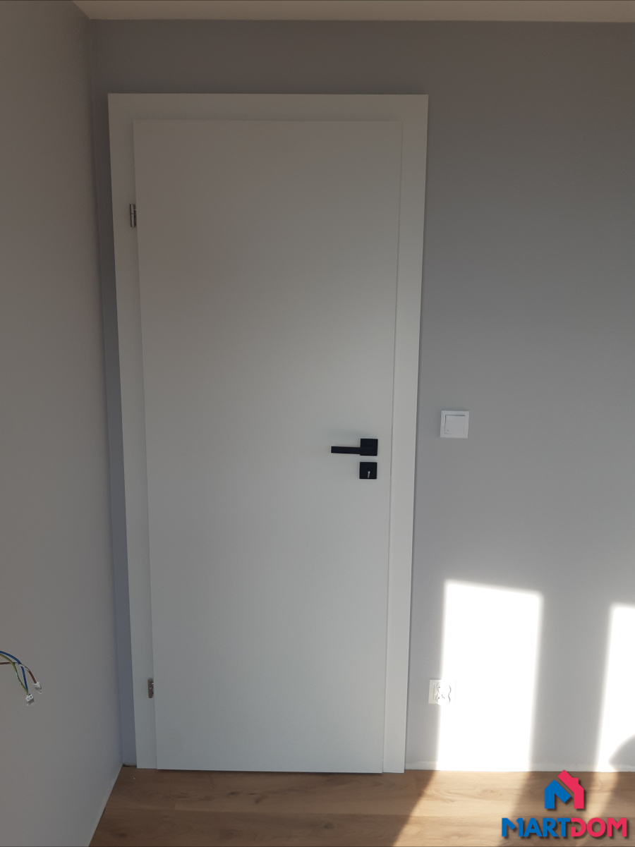 Porta drzwi kraków MartDom białe z czarną klamką drzwi przylgowe porta minimax realizacje