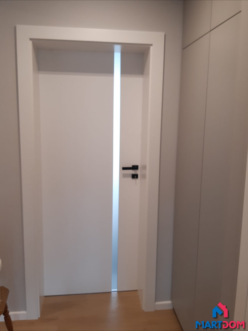 porta-drzwi-wewn-trzne-z-pionow-szyb-mleczn-model-focus-bia-y-okna