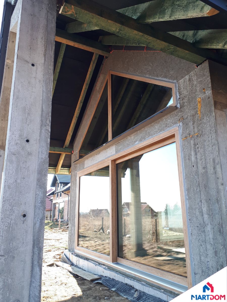 Zewnętrzna okleina Woodec Turner Oak Veka SL 82 3 szyby 3 uszczelki okna przesuwne HST + niestandardowe okno trapezowe (stałe)